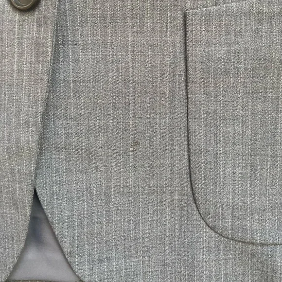 Banana Republic gray pinstripe wool blazer in size 4 - Picture 4 of 5